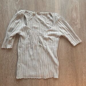 Free people! Super cute and soft v-neck knit top (XS) (GOOD CONDITION) (CREAM)